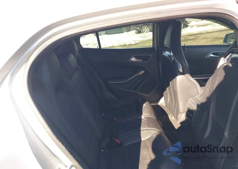 2015 Mercedes-Benz Gla 45 Amg 4Matic z USA, uszkodzony, nr VIN WDDTG5CB1FJ128520